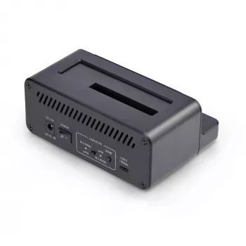 StarTech.com M.2 NVMe to 2.5/3.5 inch SATA Drive Duplicator, Dual Bay Standalone SSD Cloner/Drive Dock, Bidirectional NVMe to SATA / SATA to NVMe, Up to 27GBpm, TAA