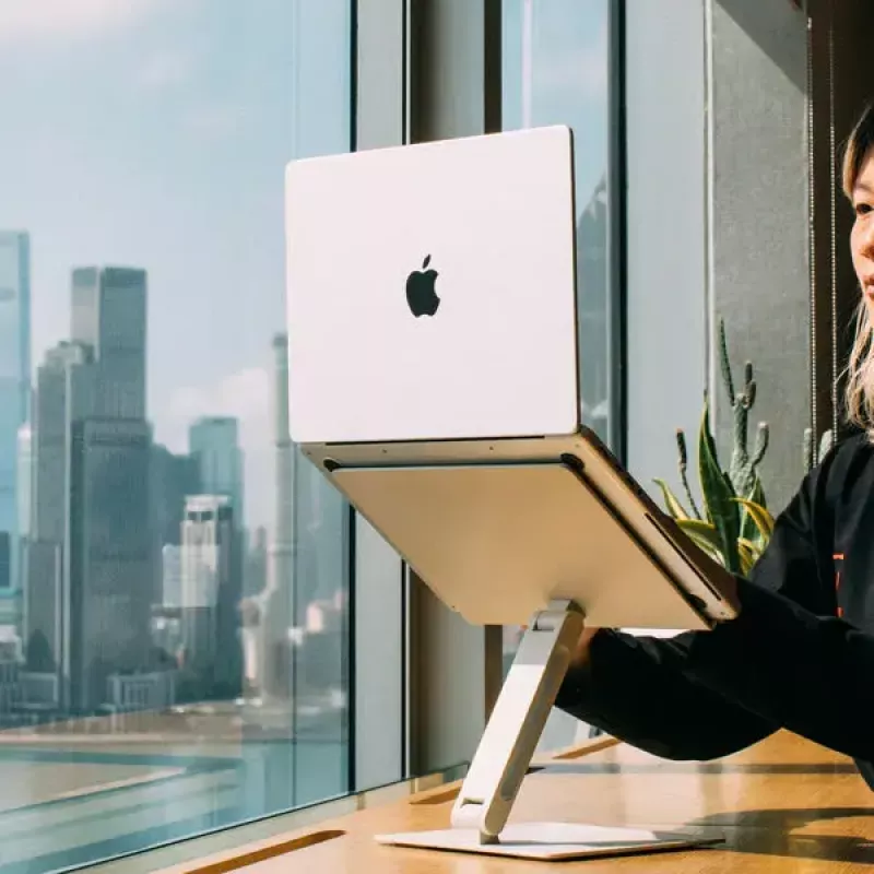 Laptop and tablet stand native union HOME-STAND-GRN Aluminium and silicone, Green, max height 60 cm, Width 220 mm Depth 60 mm Height 259 mm