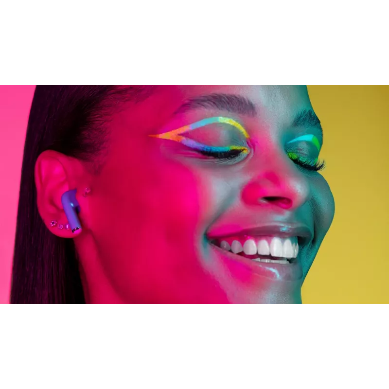 Music Sound Swag SWAG are the capsule-shaped Bluetooth earphones available in many bright, super-trendy colours.