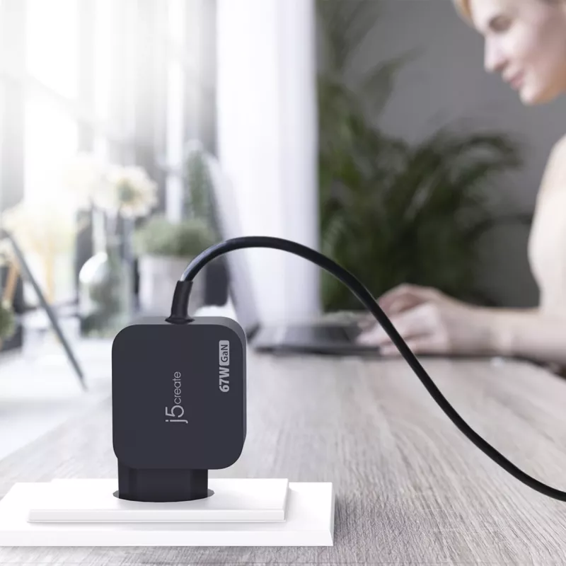 j5create JUP1565DC 67W GaN PD USB-C® Mini Charger with 6 Types of DC Connector-EU, Black