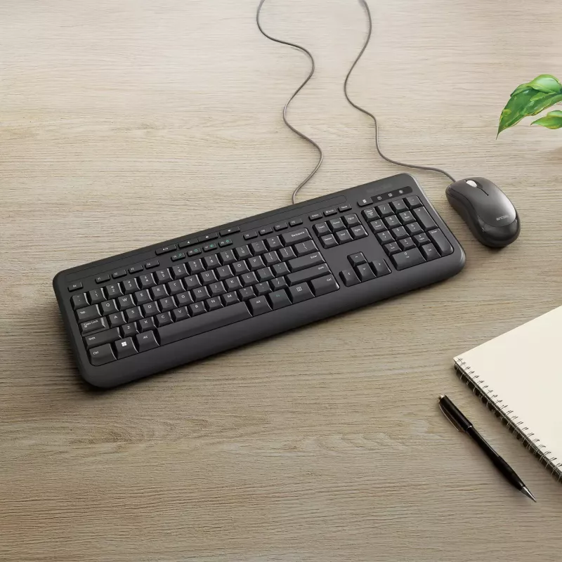 Incase Designed by Microsoft Wired Desktop 600 keyboard Mouse included Universal USB QWERTY Italian Black