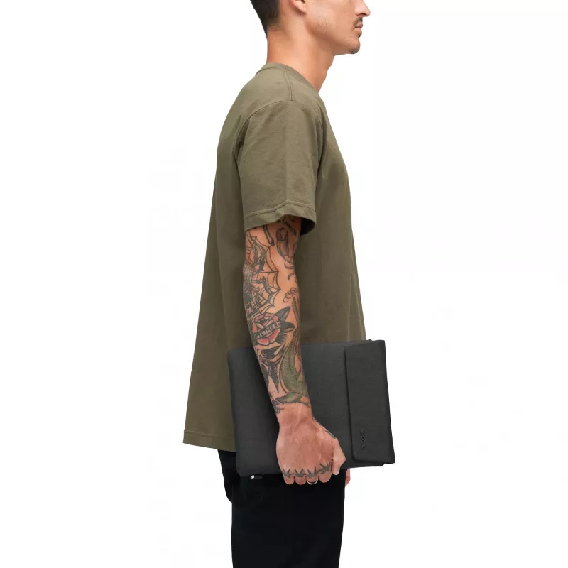 Tablet sleeve Incase Crosstown Sleeve for 11 inch tablet, Black