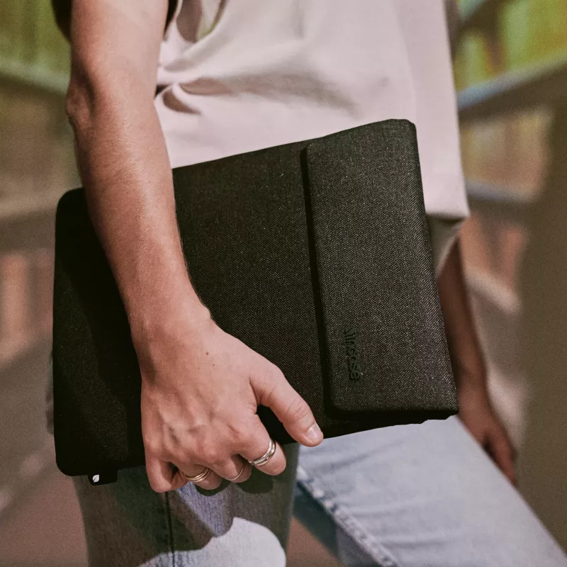 Tablet sleeve Incase Crosstown Sleeve for 11 inch tablet, Black