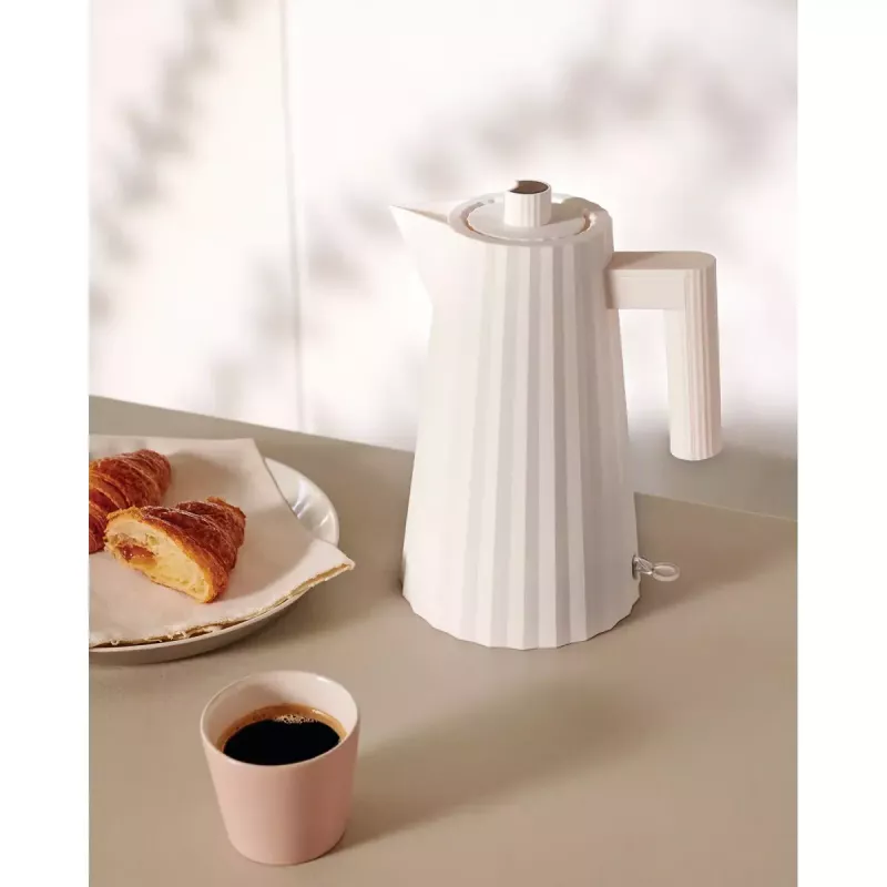 Electric kettle ALESSI Plissé 1.0 L 2200 W — thermoplastic resin, automatic shut‑off, removable spout filter, hidden base (white)