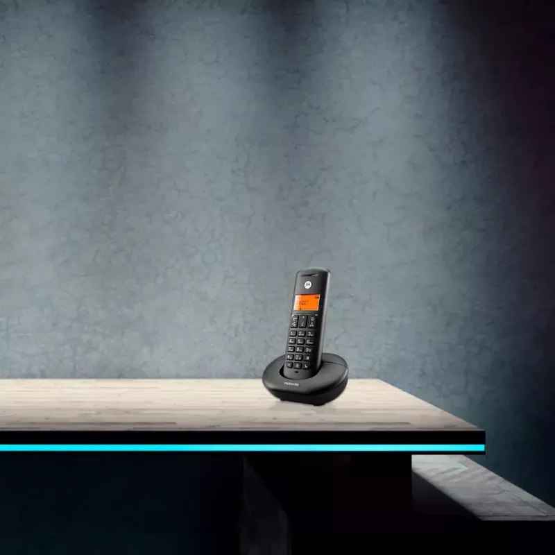Cordless DECT Phone MOTOROLA E201 — wireless handset with handsfree function, up to 50 registrations