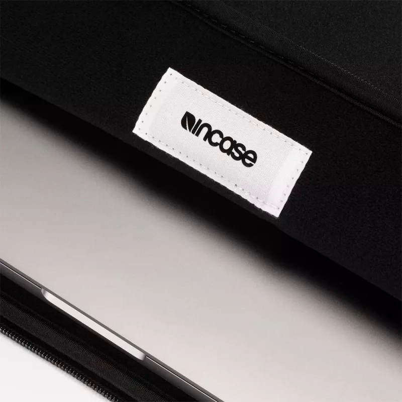 Incase Classic 38.1 cm (15 inch) Sleeve case Black