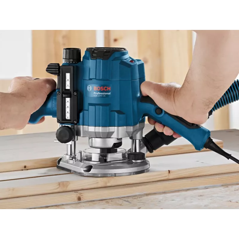 Bosch GOF 1250 CE Black, Blue 24000 RPM 1250 W