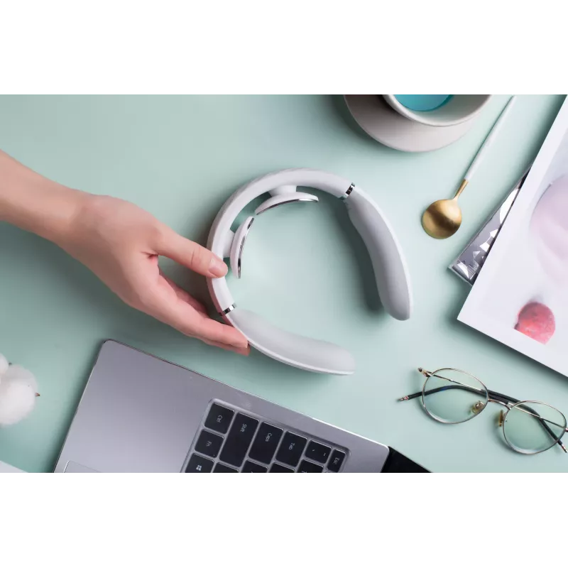 SKG 4356E - White, Combo massage, Neck, White, Silicone, Buttons, Battery