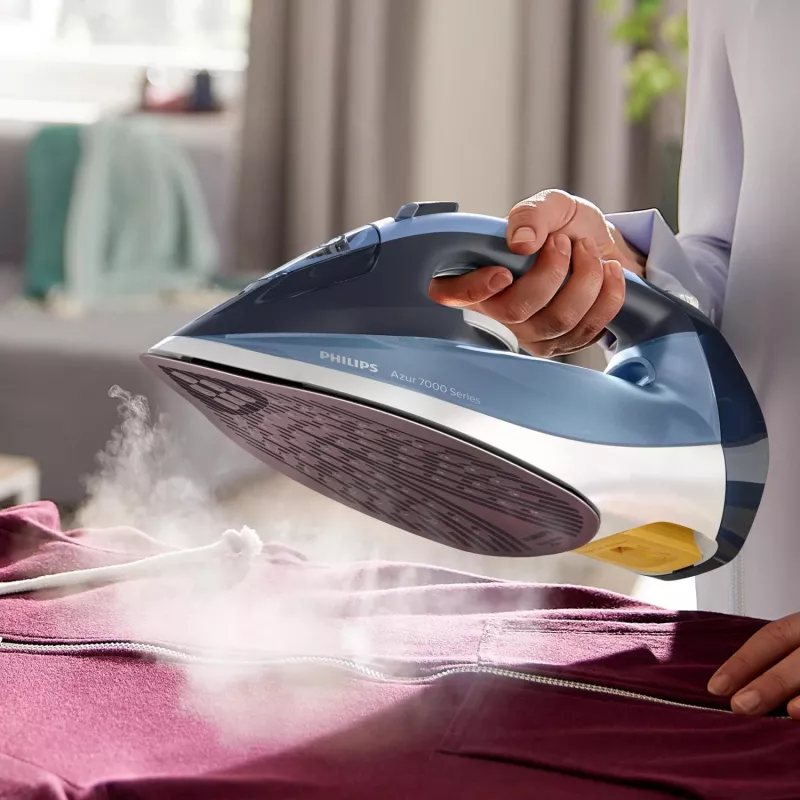Steam iron Philips DST7020/20 — 2800 W, SteamGlide Plus soleplate, 50 g/min continuous, 250 g/min boost, 0.3 L tank, blue