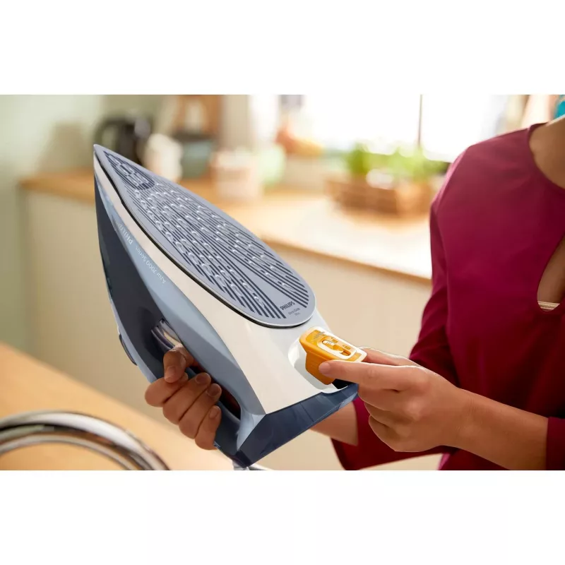 Steam iron Philips DST7020/20 — 2800 W, SteamGlide Plus soleplate, 50 g/min continuous, 250 g/min boost, 0.3 L tank, blue