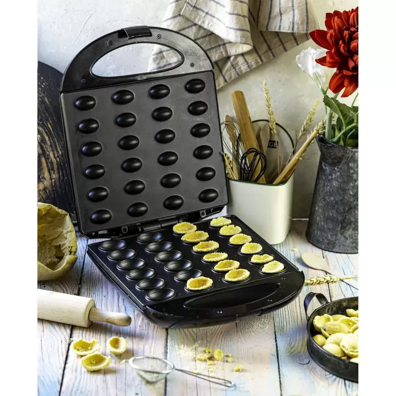 Waffle iron Mesko MS 3041 — 1600 W, black, makes 24 elliptical waffles (220–240 V)