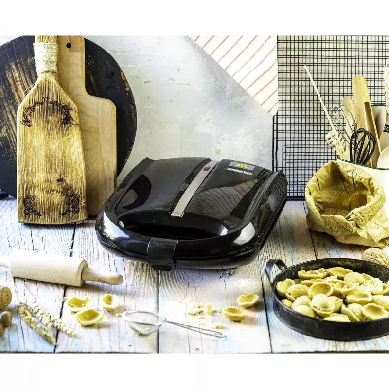 Waffle iron Mesko MS 3041 — 1600 W, black, makes 24 elliptical waffles (220–240 V)