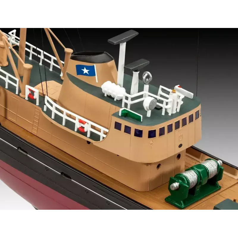 Fishing vessel model Revell North Sea Trawler