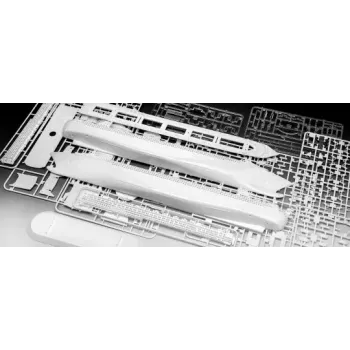 Passenger ship model REVELL Queen Mary 2 assembly kit, scale 1:700