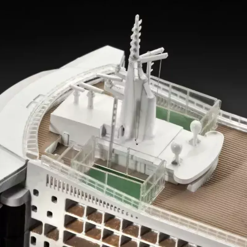 Passenger ship model REVELL Queen Mary 2 assembly kit, scale 1:700
