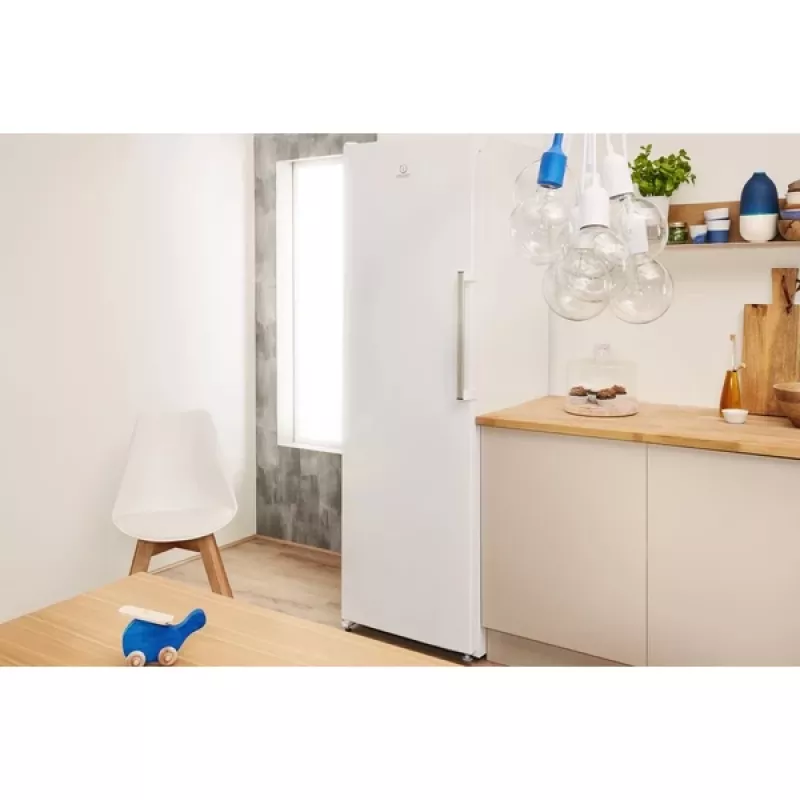Indesit UI6 F2T W freezer Upright freezer Freestanding 228 L White