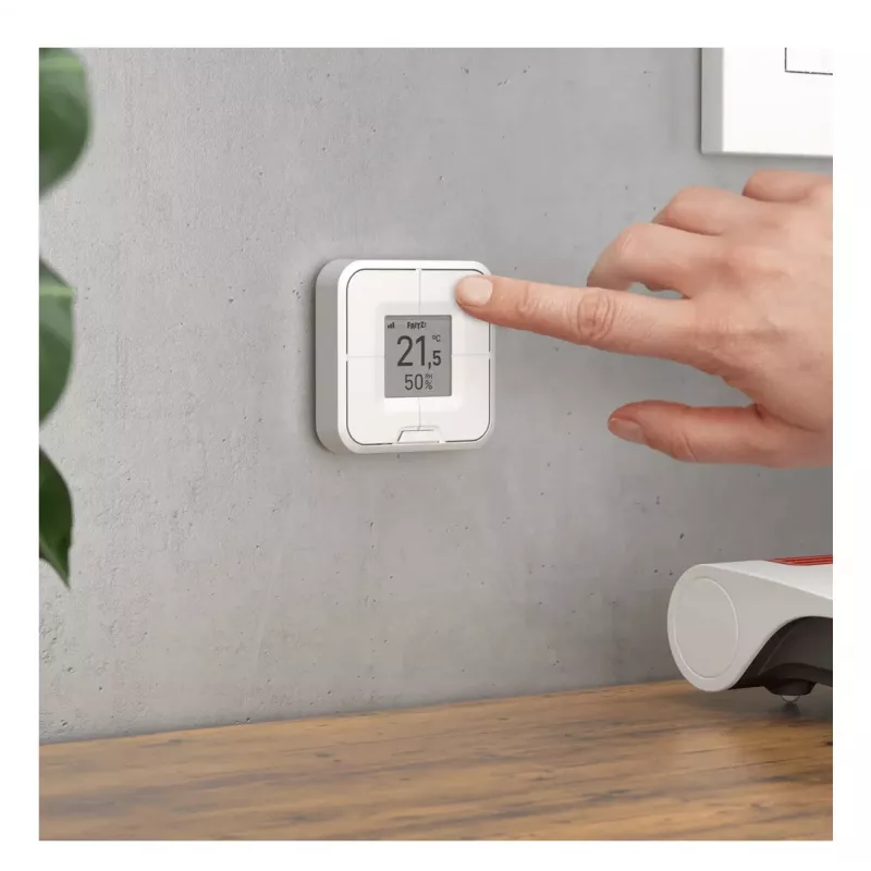 Wall-mounted wireless smart controller FRITZ Smart Control 440 — White, 69×69×18 mm