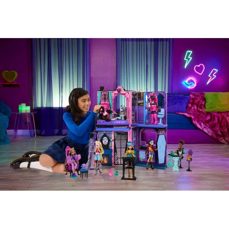 Monster High Boo-tique Hotel Doll House with Spooky Surprises in Every Room and 13+ Accessories