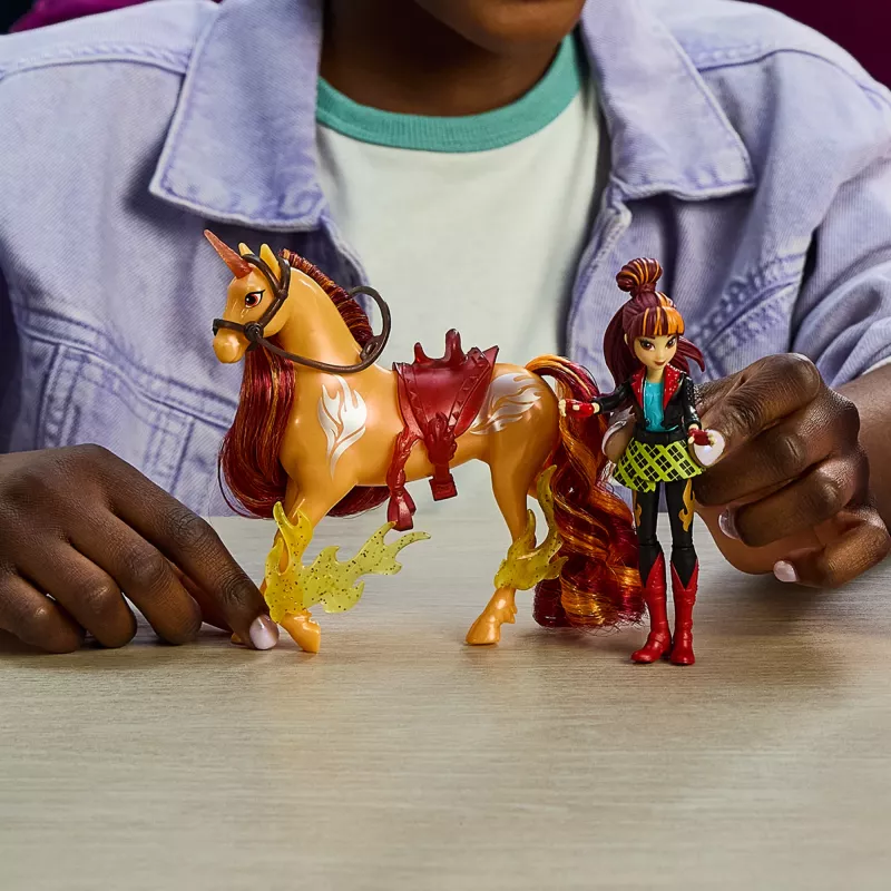 Unicorn Academy, Valentina & Cinder Power of Friendship Set, Easter Gifts Idea, Dolls & Unicorn Toys, Includes Translucent Saddle & 2 Power Accessories