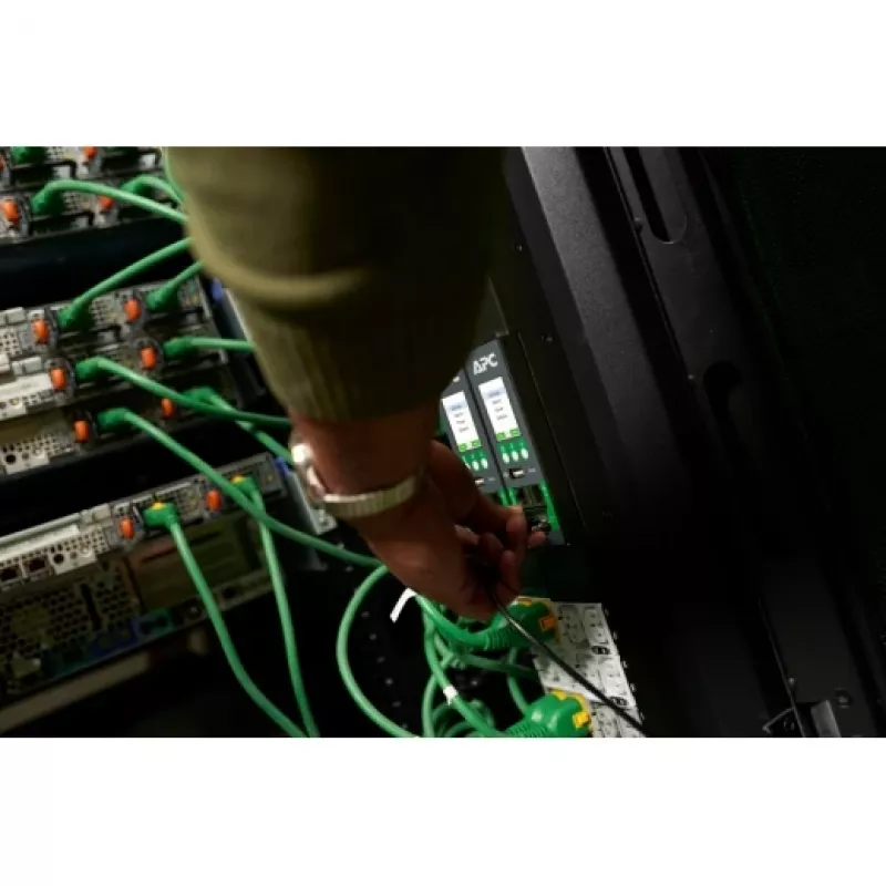 Rack PDU APC NetShelter Advanced Switched 3-Phase 43.5 kW (400V 63A) or 34.6 kW (415V 60A), 42 outlets, IEC 60309 input