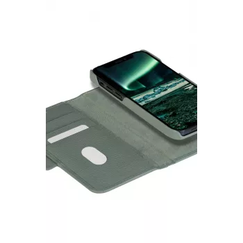 Wallet case dbramante1928 New York for iPhone 13 Pro, Green, 3 card pockets, fits 6.1 inch (15.5 cm)