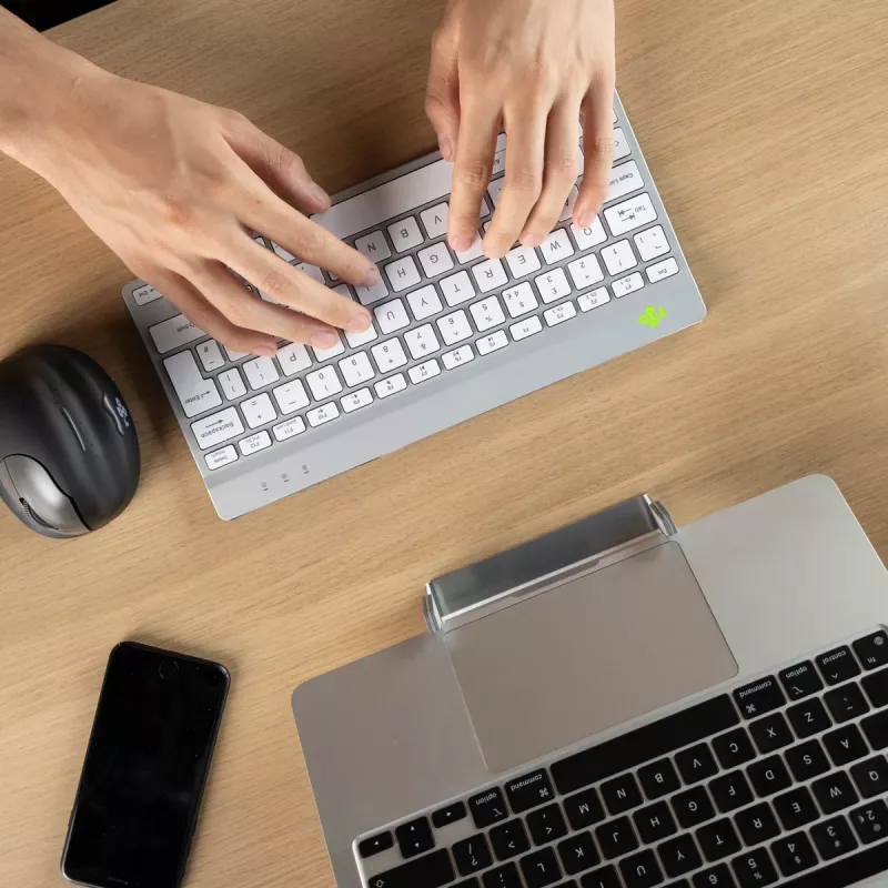 R-Go Tools Ergonomic keyboard R-Go Compact Break, compact keyboard with break software, AZERTY (FR), Bluetooth, white