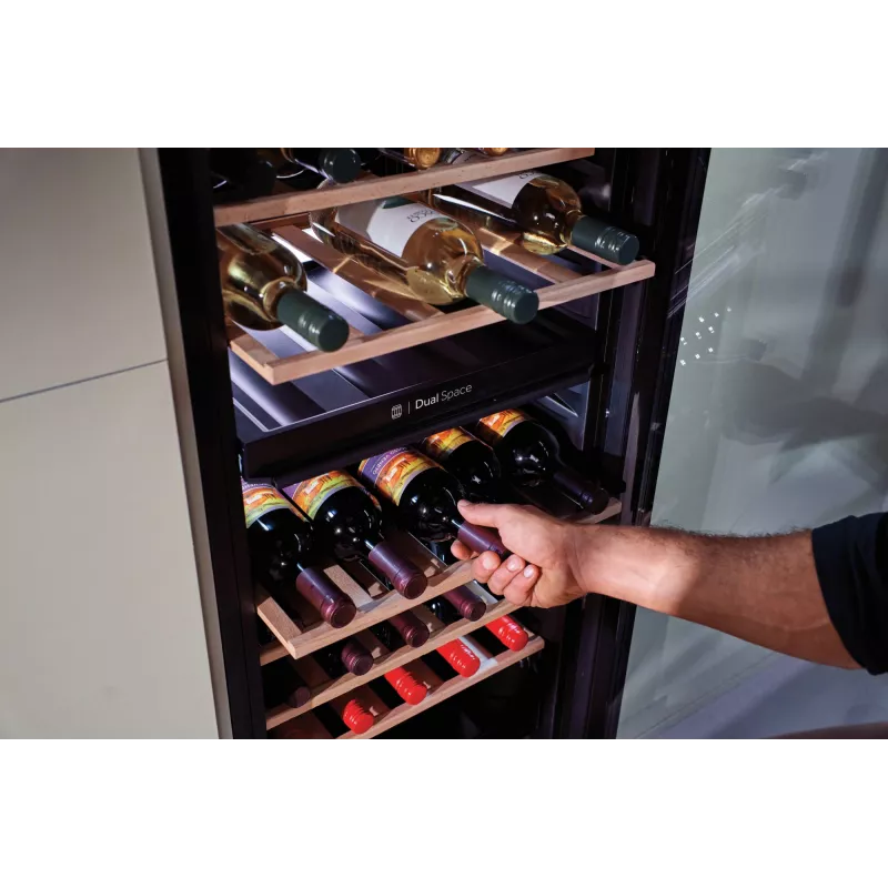 Candy CNWQ4G56G2 Compressor wine cooler Freestanding Black 56 bottle(s)