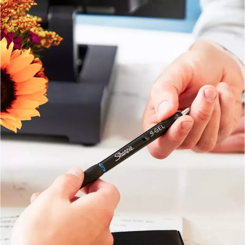 Retractable gel pen Sharpie S-Gel Black — white barrel, 0.7 mm medium tip, clip, ambidextrous