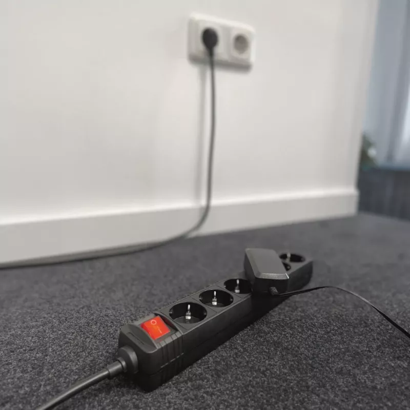 ACT Power strip with illuminated switch, 6 sockets, 3 m, black