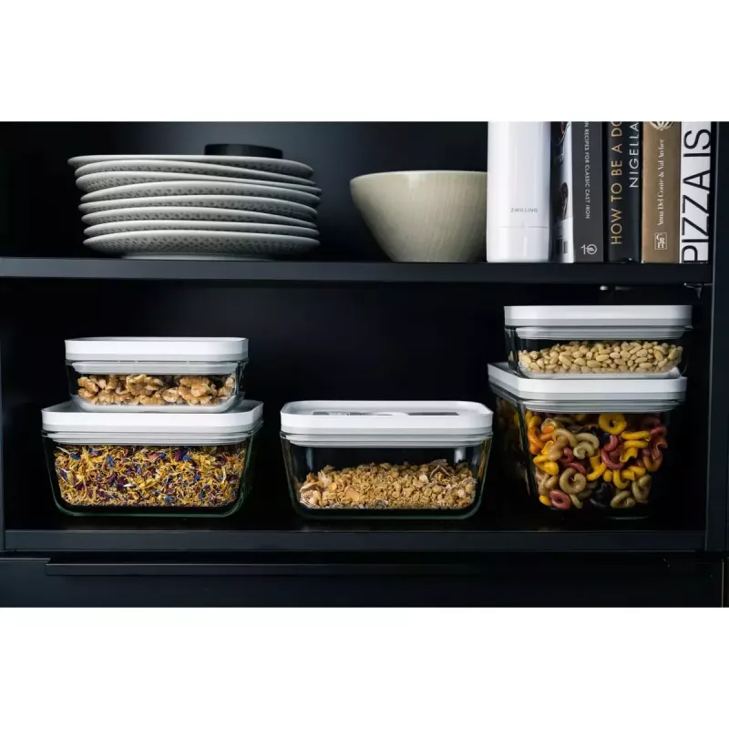 Food storage box ZWILLING FRESH & SAVE Rectangular 0.9 L, glass container with plastic lockable lid, oven/microwave/fridge safe