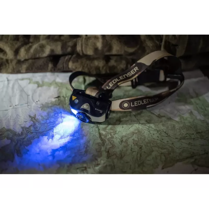 Hand flashlight Ledlenser MH8 Black