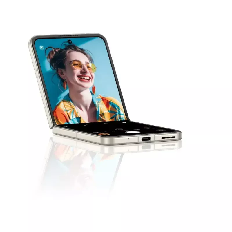 Smartphone NUBIA Flip bundle with case, headphones and cooler (Black)