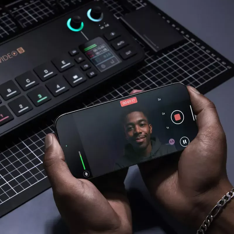 Multi-channel podcast and livestream production console Rode RodeCaster Video S RCVS-E — touchscreen, Wi‑Fi, Bluetooth 5.3, 5x USB-C, 3x HDMI in, 1x HDMI out, microSD