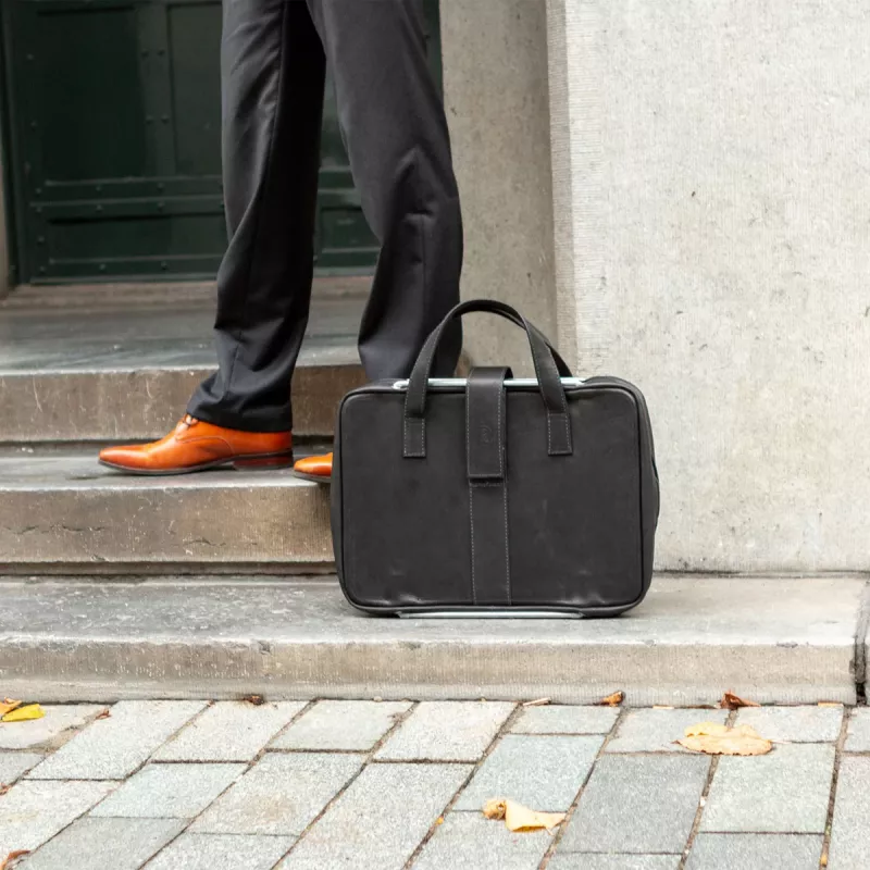 R-Go Tools Laptop bag R-Go Viva, full-grain leather, with integrated laptop stand, shoulder strap, 15.6-inch, black