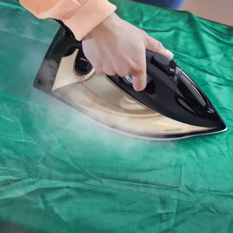 Philips 7000 series DST7040/80 HV Steam Iron Black/Gold