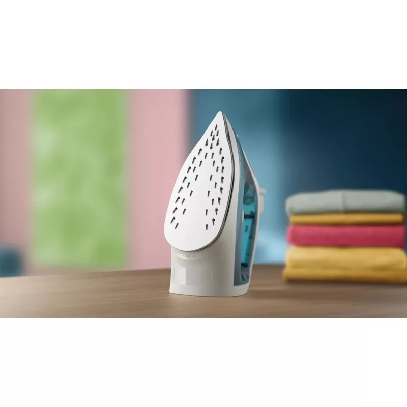 Steam iron Philips DST2010/90 — 2000 W, 0.25 L water tank, non-stick soleplate, 1.9 m cord
