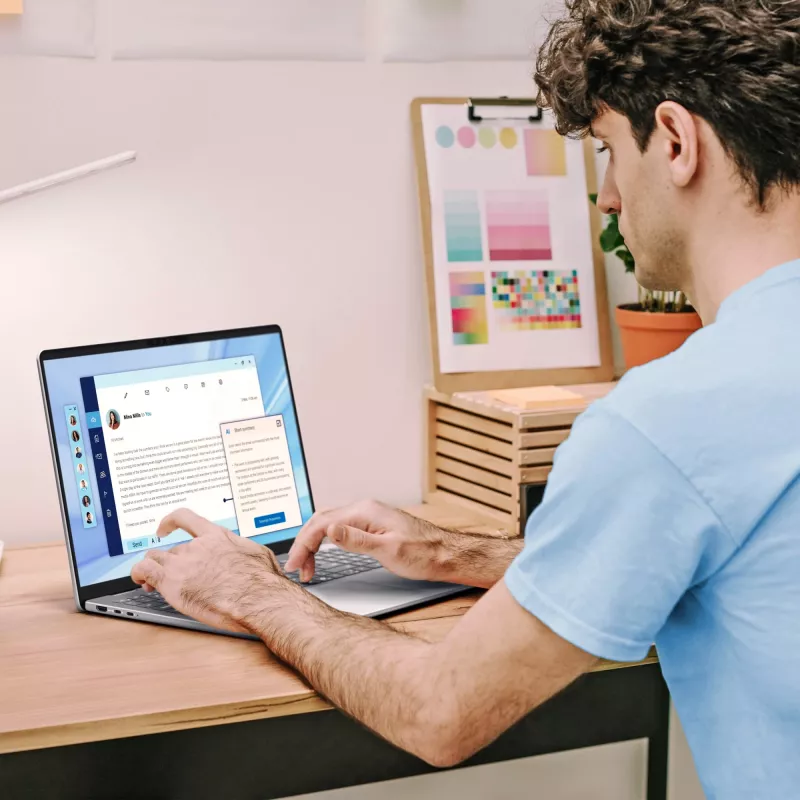 Laptop Dell 16 Plus DB16250 — Intel Core Ultra 9 288V, 16 inch Quad HD+ touchscreen, 32 GB RAM, 1 TB SSD, Windows 11 Pro, Blue
