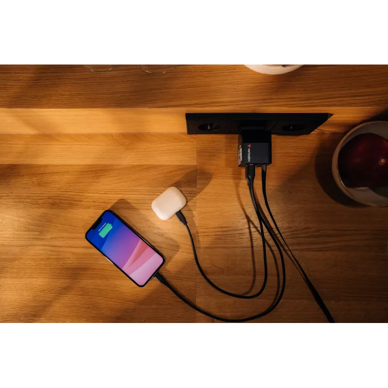 Verbatim GaN Charger 65W 2 Port retractable cable display US plugs with EU and UK adaptors