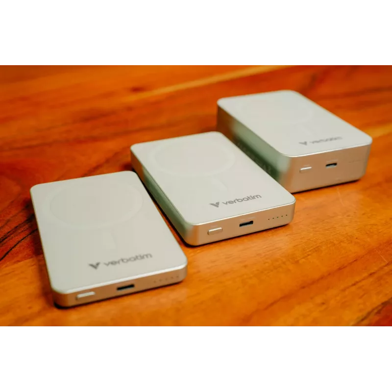 Verbatim Charge 'n' Go Essentials Magnetic Wireless Power Bank 5000 mAh Green