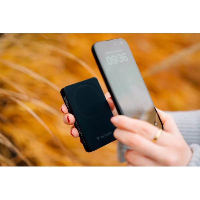 Verbatim Charge 'n' Go Essentials Magnetic Wireless Power Bank 10000 mAh Black