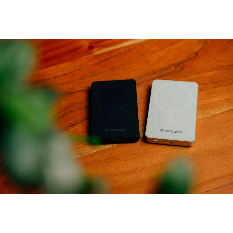 Verbatim Charge 'n' Go Essentials Magnetic Wireless Power Bank 10000 mAh Black