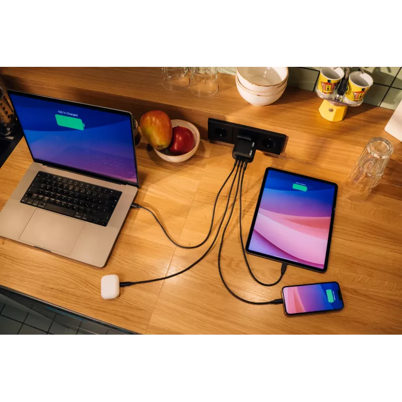 Verbatim Mini GaN Charger 100W 4 Port US plug with EU and UK adaptors
