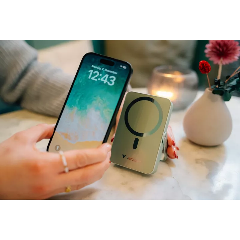 Verbatim Charge 'n' Go Magnetic Wireless Power Bank with stand - 10000 mAh Pink
