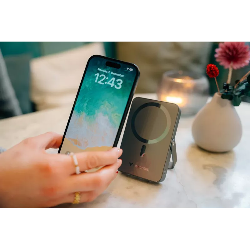 Verbatim Charge 'n' Go Magnetic Wireless Power Bank with stand - 10000 mAh Grey