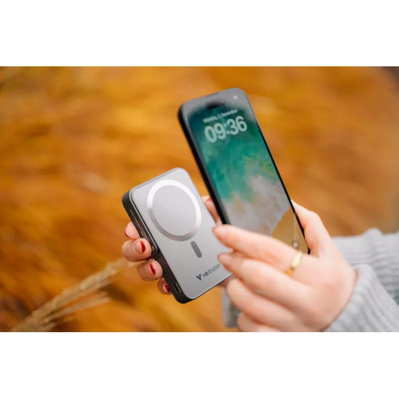 Verbatim Charge 'n' Go Magnetic Wireless Power Bank with stand - 10000 mAh Grey