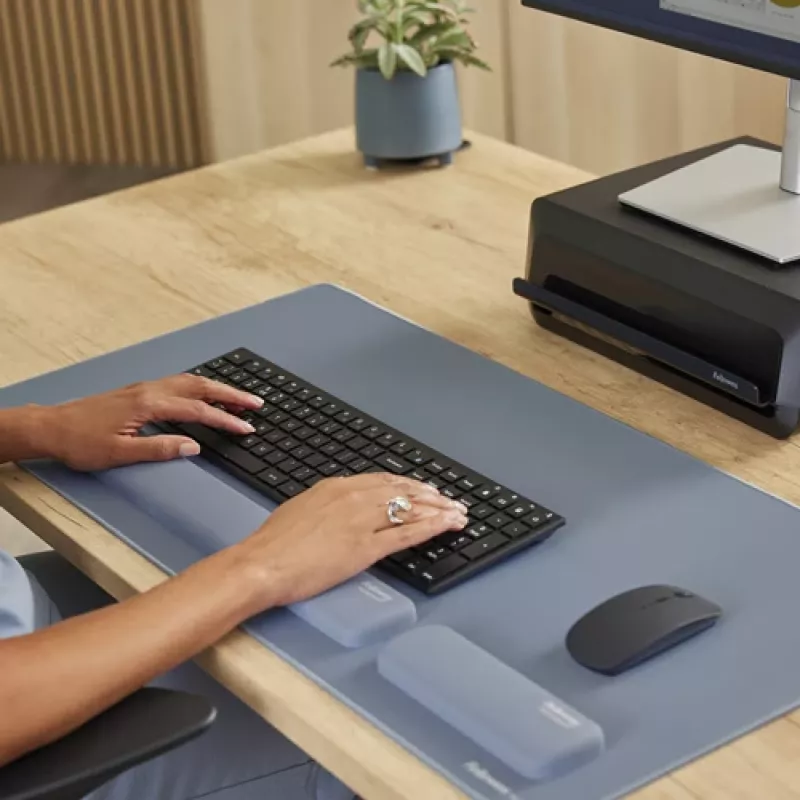 Fellowes Keyboard Wrist Rest Breyta Keyboard Wrist Support with Antibacterial Protection Ergonomic Wrist Support Marine