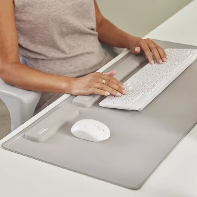 Fellowes Keyboard Wrist Rest Breyta Keyboard Wrist Support with Antibacterial Protection Ergonomic Wrist Support Sand