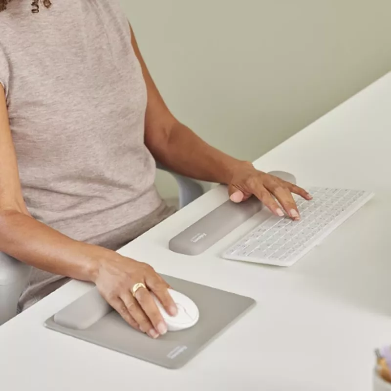Fellowes Keyboard Wrist Rest Breyta Compact Keyboard Wrist Support with Antibacterial Protection Ergonomic Wrist Support Sand