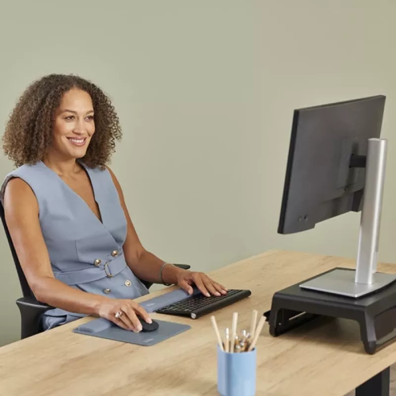 Fellowes Keyboard Wrist Rest Breyta Compact Keyboard Wrist Support with Antibacterial Protection Ergonomic Wrist Support Marine