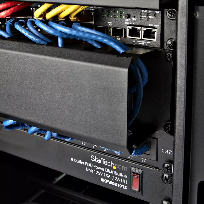 StarTech.com Horizontal 2U Server Rack Cable Management Finger Duct w/ Cover - 19 inch Network Rack Wire Duct Raceway Panel - Slotted Wire Duct